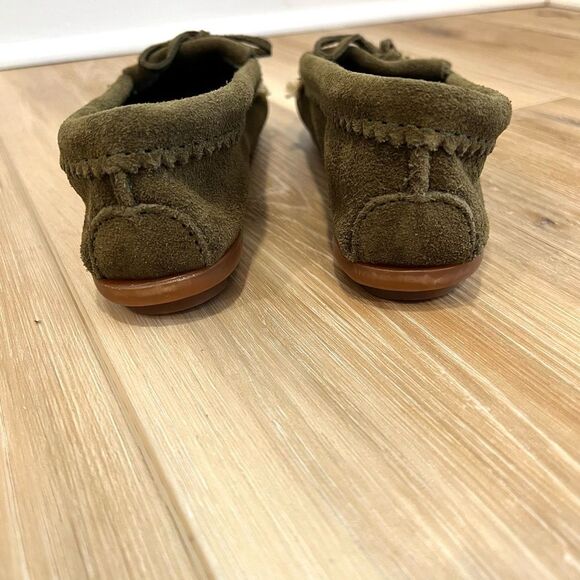 MINNETONKA Women’s Green Thunderbird Moccasins Size 5.5 - Picture 4 of 6